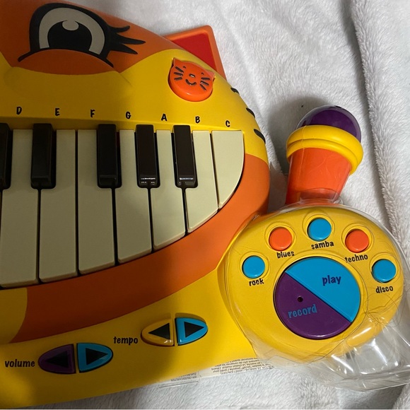Colorful Cat Keyboard with Microphone - Picture 8 of 12